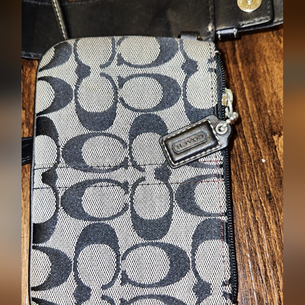 Coach Hampton Signature Handbag - Picture 3 of 13